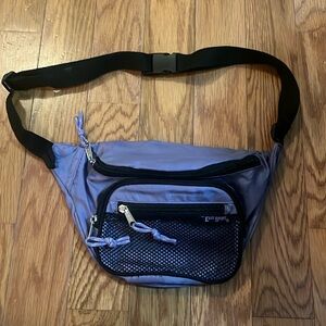 ⚠️ 90's Purple waist bag/fanny pack/shoulder bag